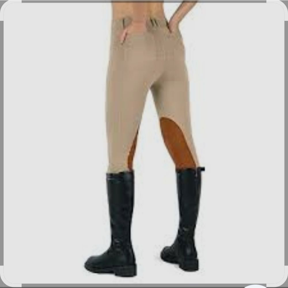 Black Leggings with Streamlined Fit and High Waist